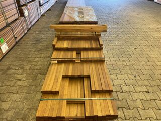 Ca. 77x Guyana Teak Palen Geschaafd, 45x45mm, lengte 16/185cm, 15/215c